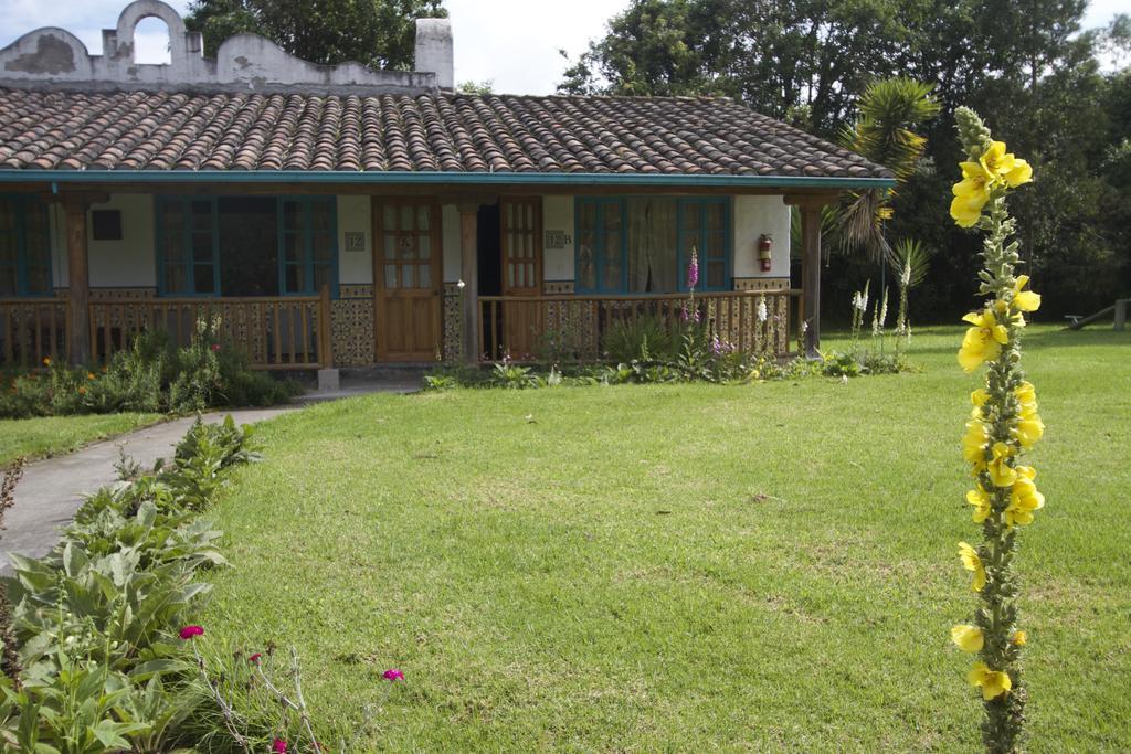 Las Palmeras Inn Otavalo Ngoại thất bức ảnh