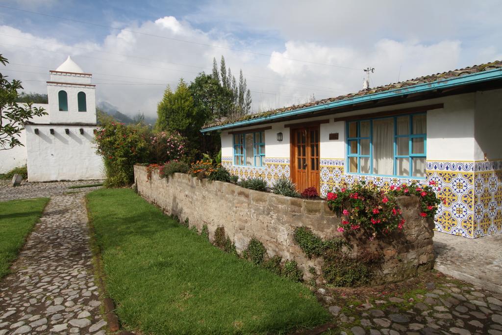 Las Palmeras Inn Otavalo Ngoại thất bức ảnh